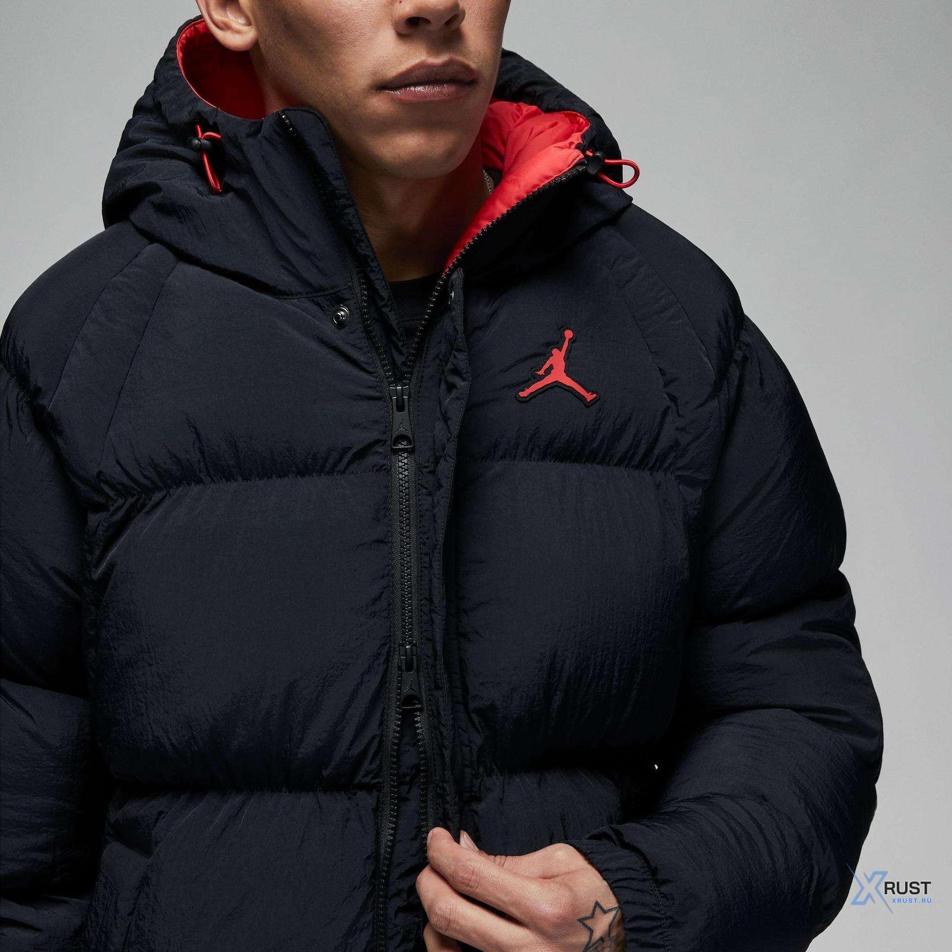 Puffer from Nike: the perfect down jacket or stylish armor?