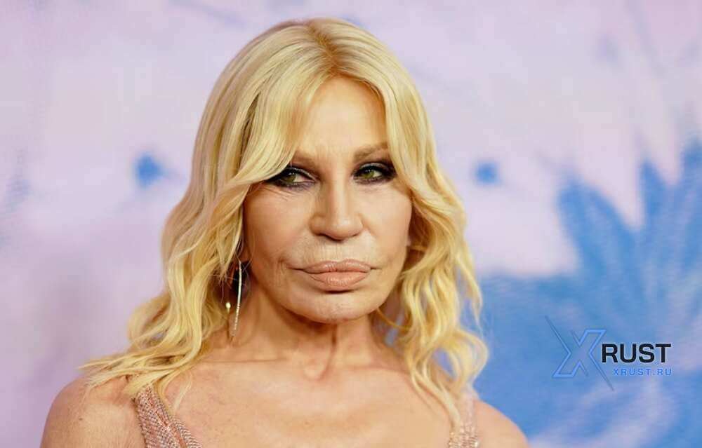 Donatella Versace is stepping down as the chief designer.