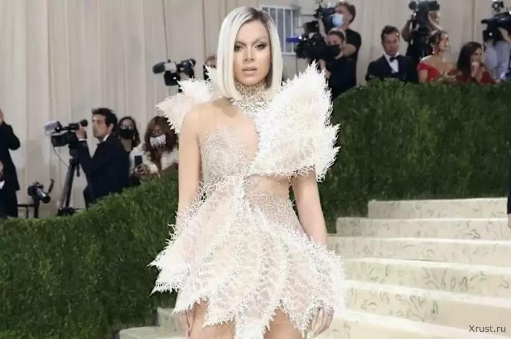 Hailee Steinfeld's wedding featured three couture dresses
